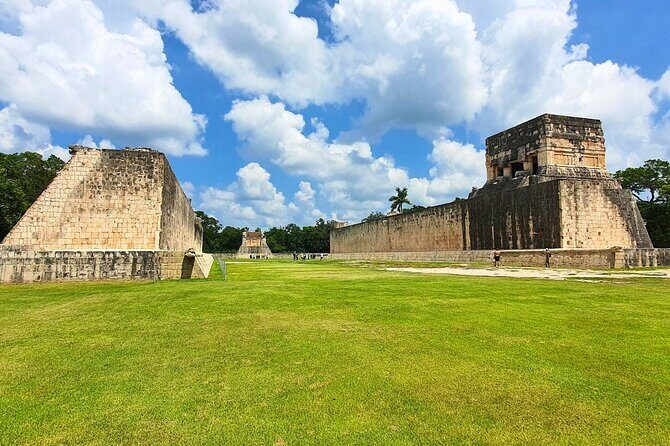 Chichen Itza Cenote and Valladolid Small Group Experience - Valladolid in 20 minutes: a quick Pueblo Mágico hit