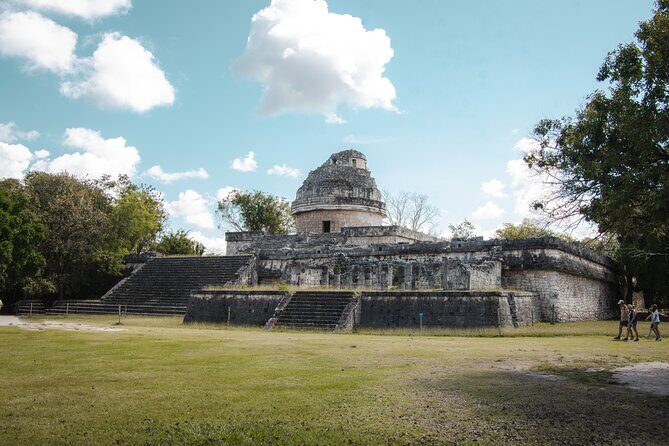 Chichen Itza Marvel of the World Early Morning Archaeologic Tour - Lunch box and water: a simple meal that keeps you moving