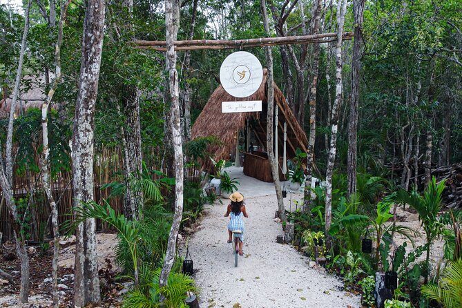 Floating breakfast in The Yellow Nest (near Dos Ojos cenote) - Optional massages: the Gabby factor