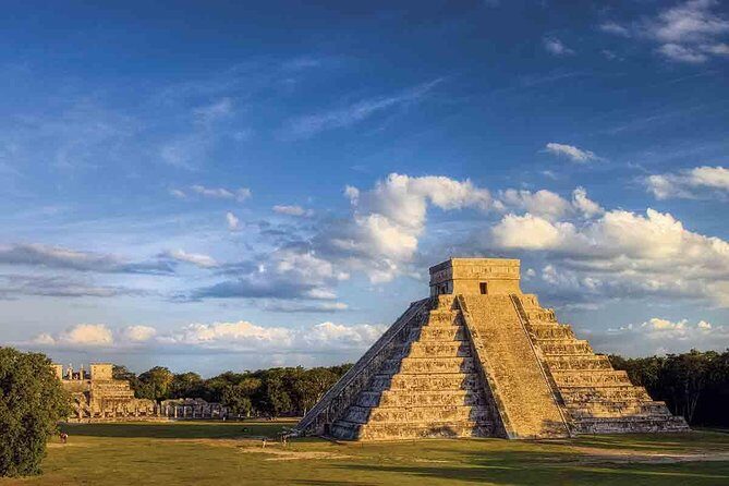 Full-day Tour of Chichen Itza, Cenote & Valladolid City - Valladolid in 25 minutes: the plaza, the cathedral, then move on