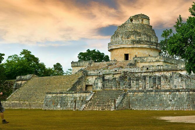 Full-day Tour of Chichen Itza, Cenote & Valladolid City - Lunch, water, and the Yucatecan food part