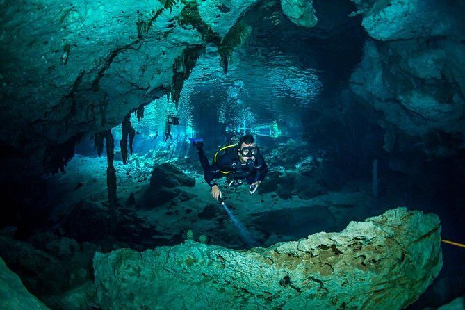 Go for 2 dives in cenote Dos ojos for certified divers - Safety and instruction: what “small group” really changes