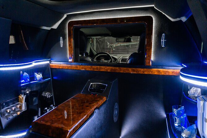 Lincoln Stretch Limo from Tulum to Cancun Airport - Driver service that focuses on the details that matter