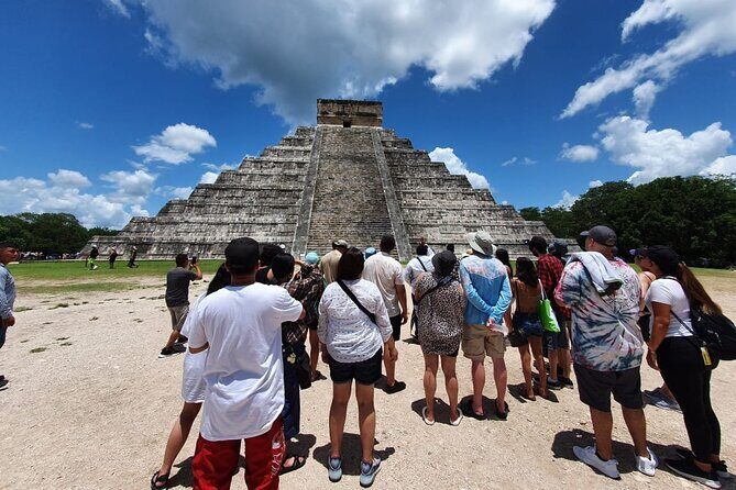 Luxury Chichen Itza Full-Day Adventure from Tulum City - Valladolid for 25 minutes: quick town flavor, church photos, and crafts