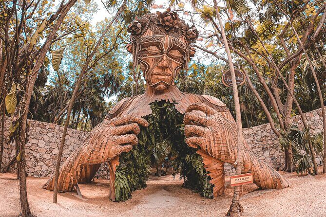 Photo InstaTour in Tulum - Stop 2: Azulik Resort art gallery for a clean change of scenery
