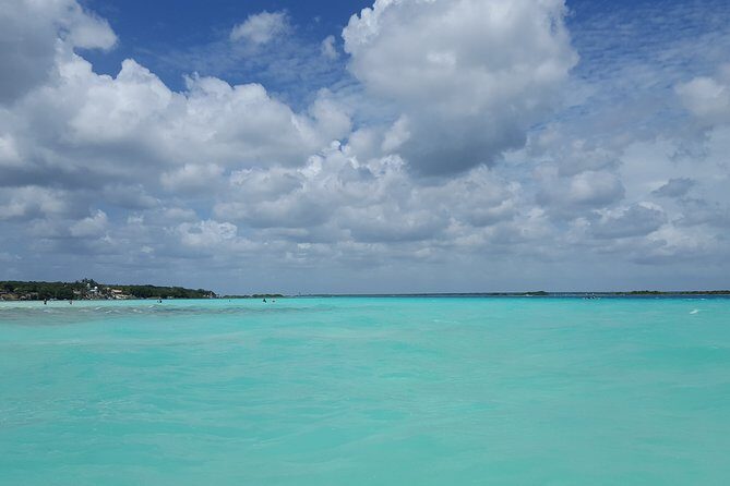 Private - Bacalar sailing across the mesmerizing waters - Transfers in air-conditioning: the part people forget to plan