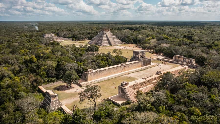 Riviera Maya: Tour to Cobá and Chichén Itzá with a Cenote and optional lunch - Chichén Itzá with a guide: big icons, photo stops, and context