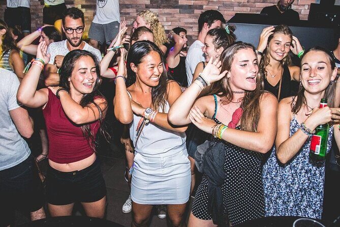 Social Pubcrawl Barcrawl Tulum - Stop 1: Mercado Centauro for unlimited free drinks and team games