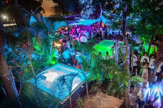 Social Pubcrawl Barcrawl Tulum - Stop 2: Tulum Food Trucks with optional karaoke fun