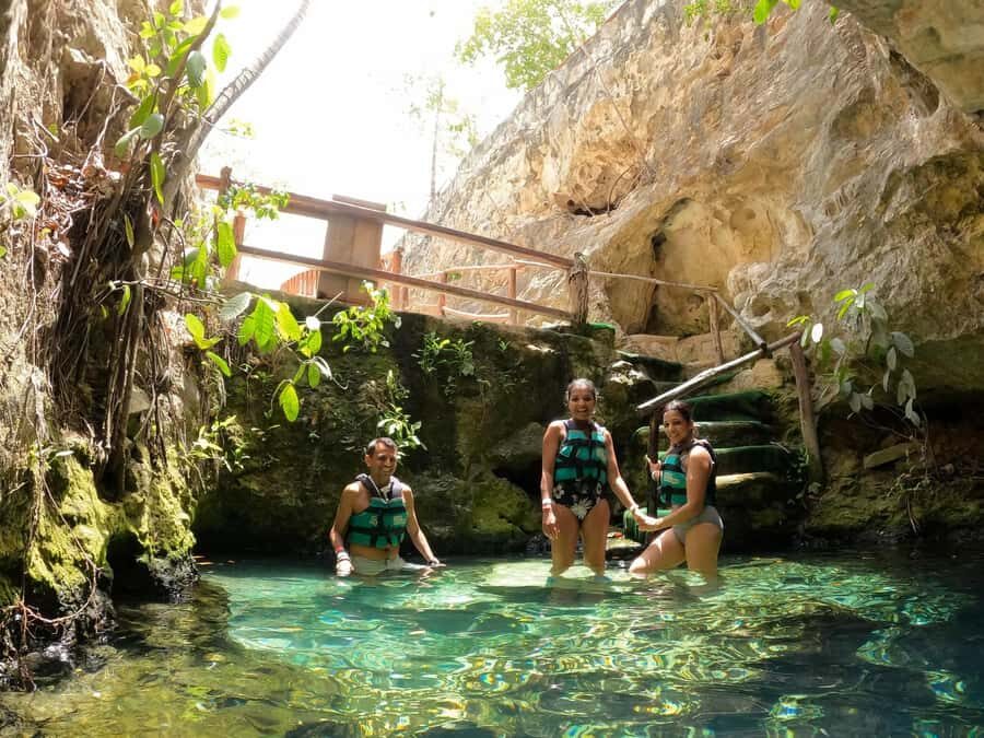 Tulum: 4 Cenotes Casa Tortuga Guided Tour with Free Time - Getting in: meeting point and first-minute setup