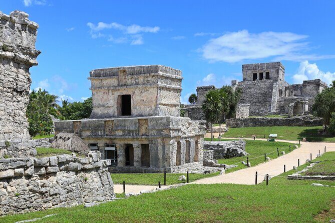 Tulum Mayan Ruins GPS Self-Guided Walking Audio Tour - Stop 3: Plataforma Funeraria